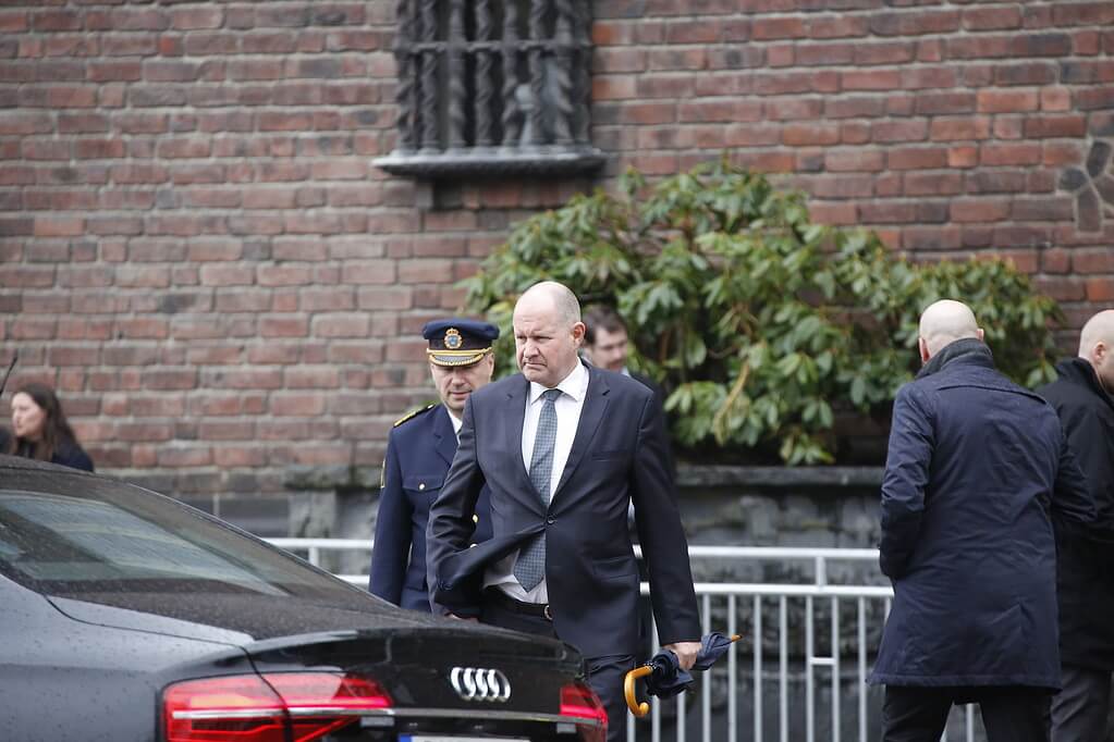 Polischefen Dan Eliasson anländer till stadshuset där det var en minnesstund. Polischefen Dan Eliasson anländer till stadshuset där det var en minnesstund.