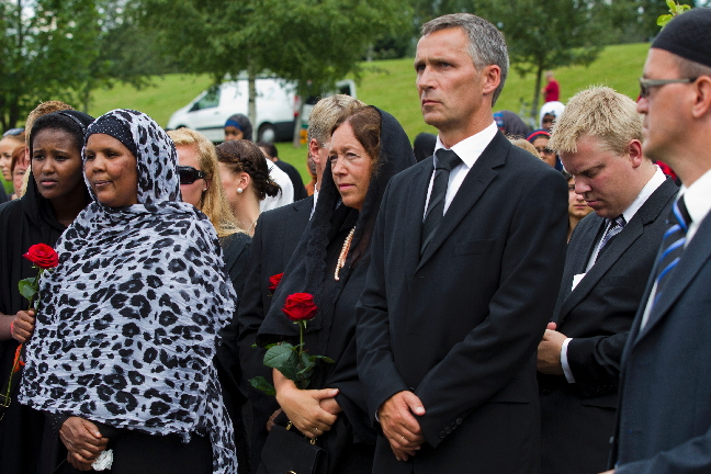 Jens Stoltenbergs ledarskap, värme och sårbarhet efter terrorattentaten i Norge imponerade på de flesta.