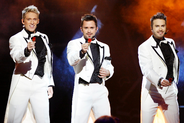 Med Låten "Baby goodbye" gick de vidare till finalen - där de hamnade på en tredjeplats. Vitt var klädkoden.