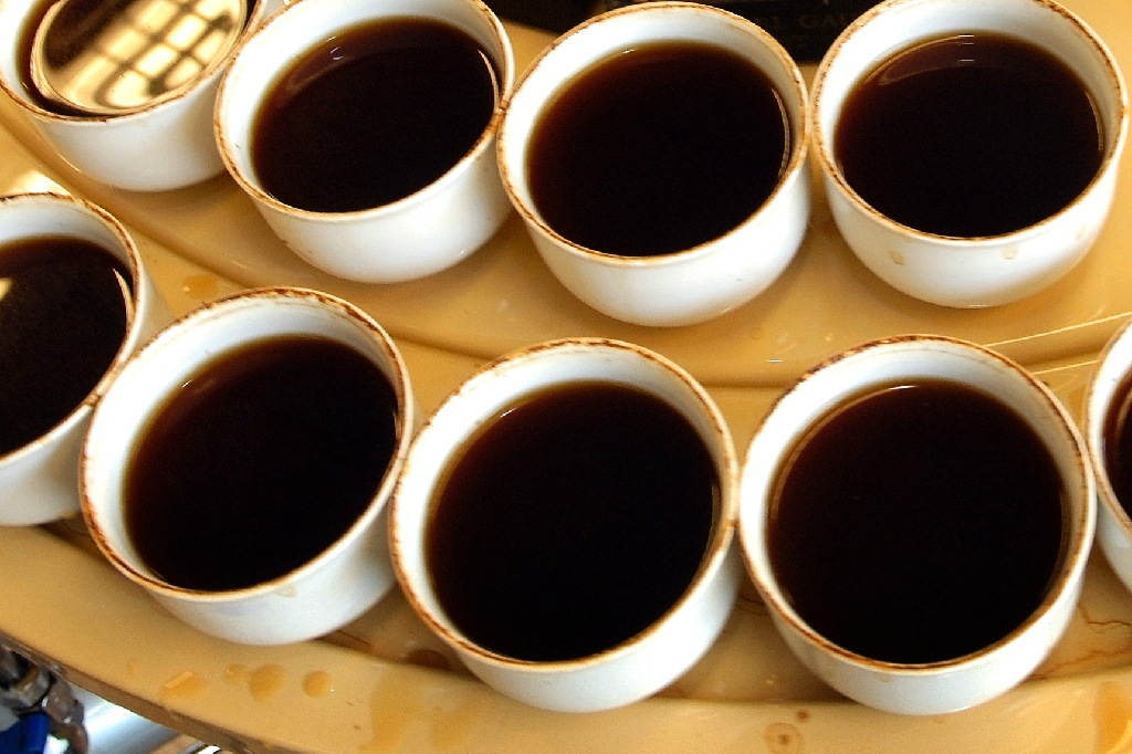 Redan 2002 fick vi höra talas om akrylamid. Nu visar det sig även att kaffe innehåller den cancerframkallande kemikalien.
