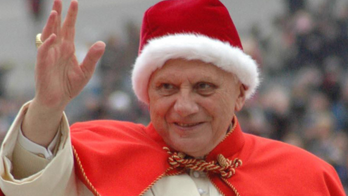5. Den före detta påven Benedictus XVI hamnar på femte plats. Tidningen GQ hyllar den nya påven Franciskus och dissar hans företrädare Benedictus XVI med hårda ord. "Det mest minnesvärda han åstadkom var att bära röda skor", skriver GQ om Benedictus XVI, och avslutar med ett dräpande "Ingen saknar dig". Ouch! 