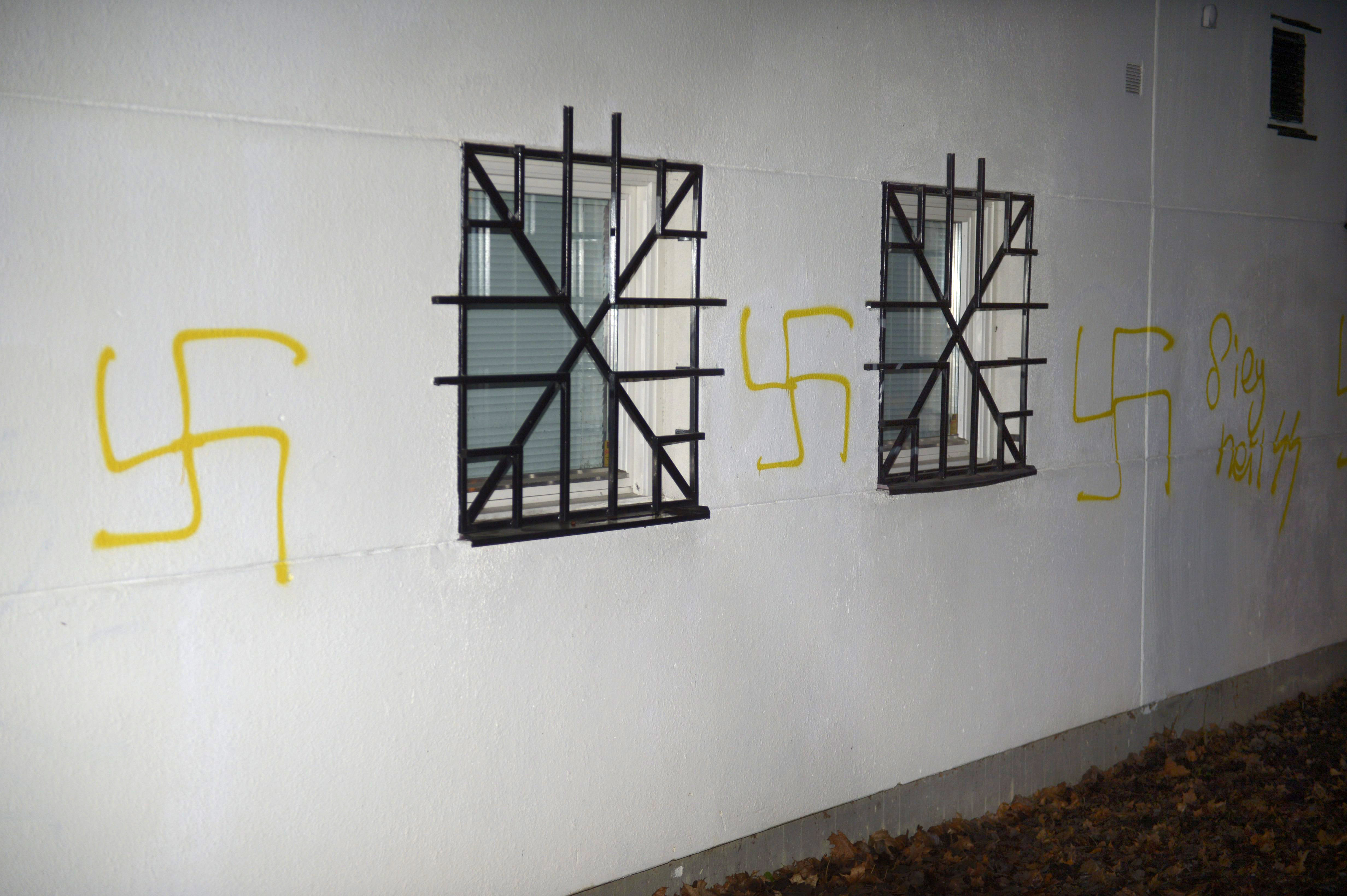 Nazistsymboler har klottrats på skolor och moskéer. 