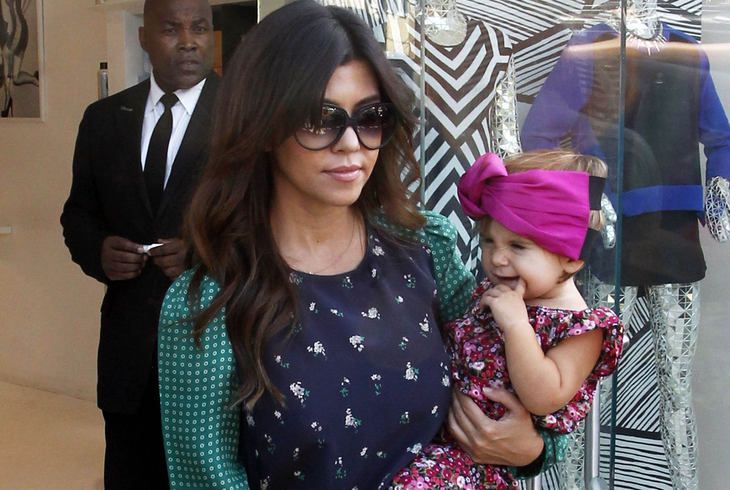 Kourtney Kardashian är en av Hollywoods hetaste mammor. Kourtney Kardashian är en av Hollywoods hetaste mammor.