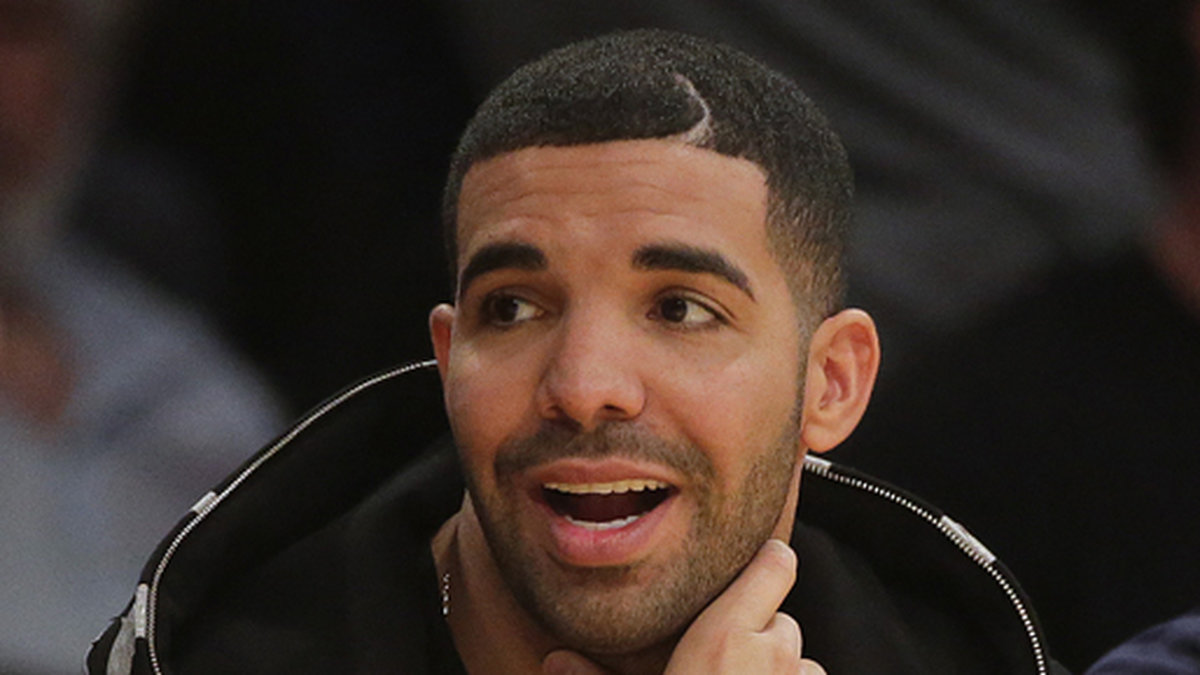 På tredje plats hamnar Drake som drog in 328 miljoner kronor vilket är hans personliga rekord. Drakes turné, men över 50 spelningar och 10 miljoner i gage per kväll, gjorde sitt. Även albumet "If You’re Reading This It’s Too Late" och reklamdeals med Sprite och Nike gav Drake extra klirr i kassan.