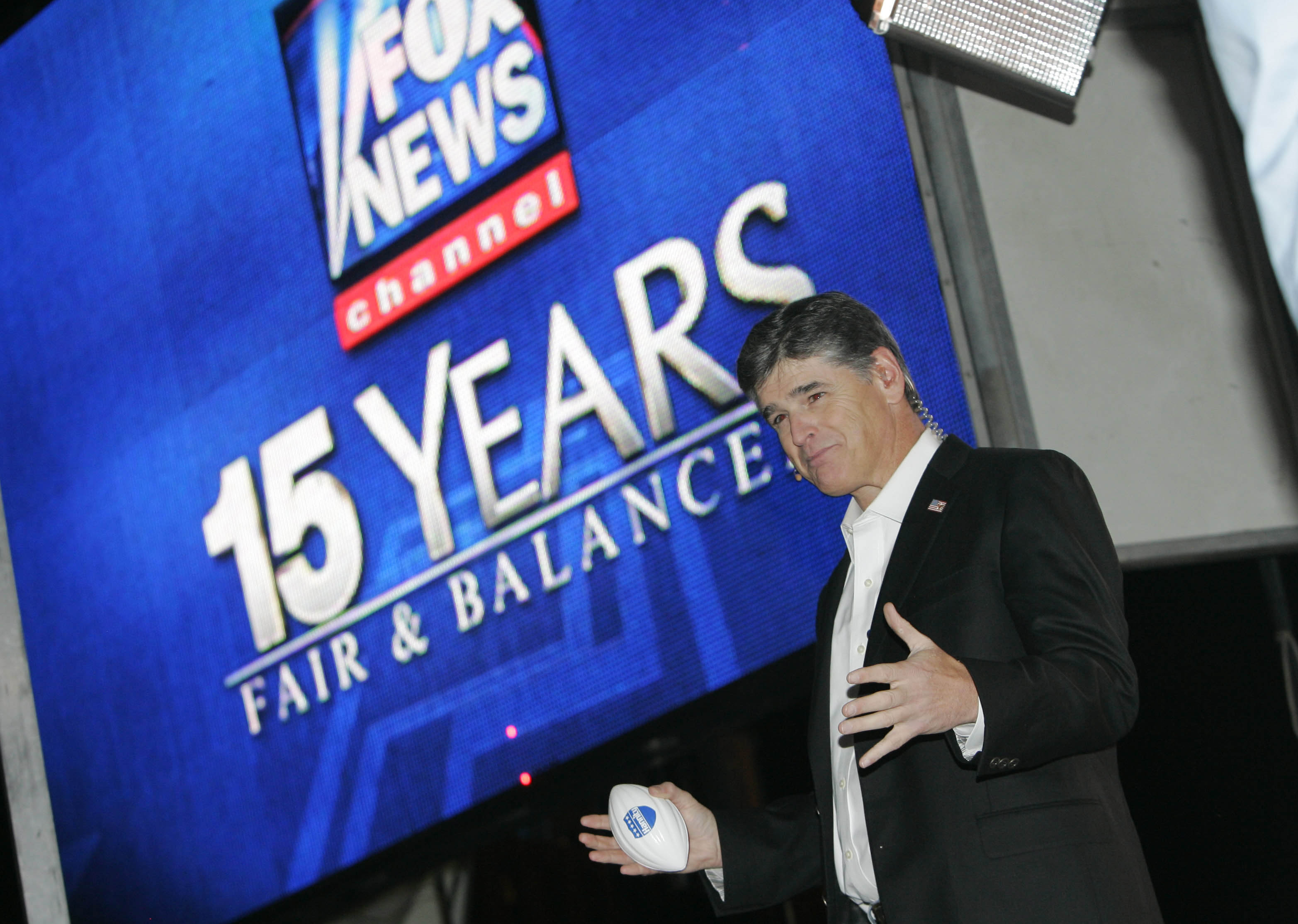 Programledaren Sean Hannity är en av de som hårdast kritiseras på Fox News, kanalen med "Fair &amp; balanced" som slogan.