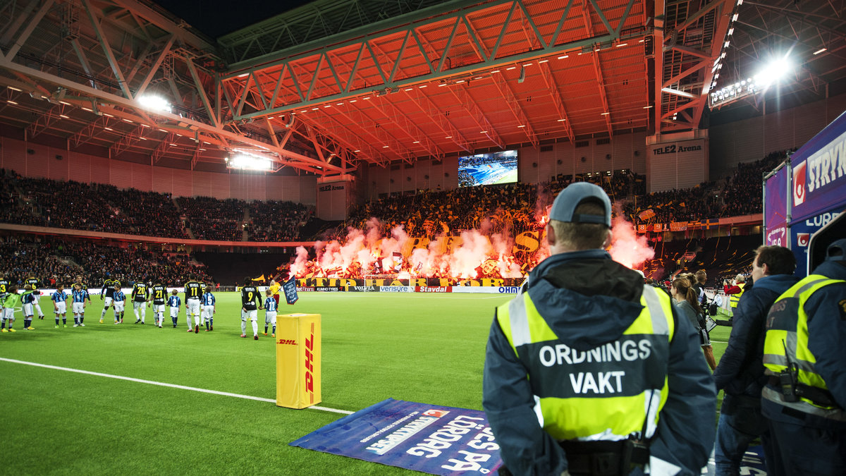 Tvåa kommer AIK för sitt mäktiga tifo och pyro i derbyt mot Djurgården. 