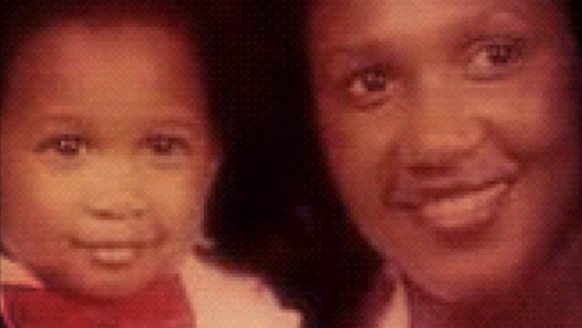 Usher med sin mamma när han själv var liten. 
