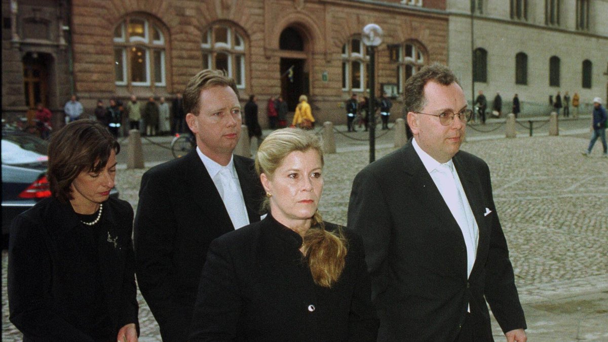 9-7. Kirsten, Finn och Jörn Rausing – 42 miljarder kronor var. Äger företaget Tetra Laval.