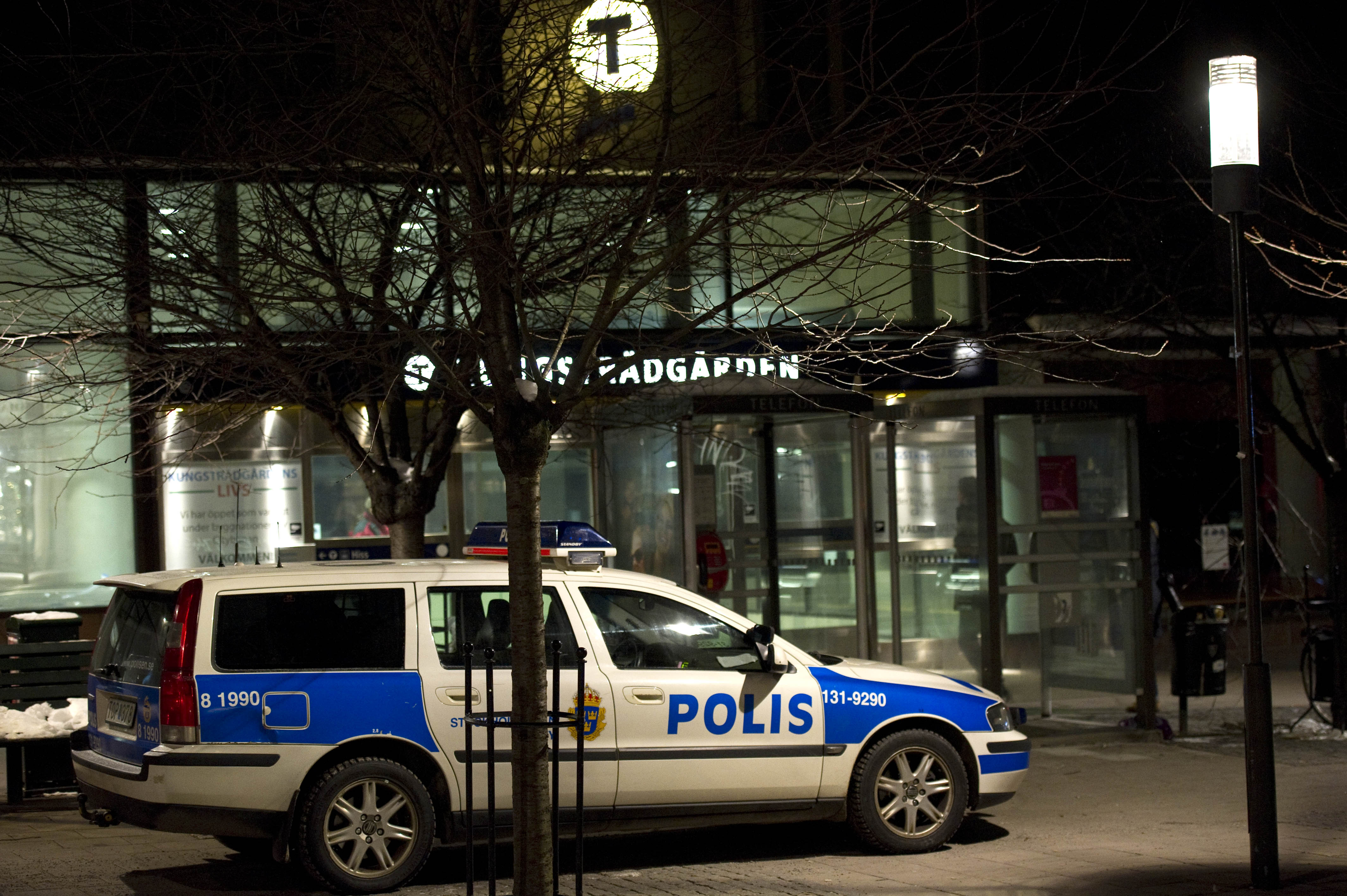 Kungsträdgården i stockholm. Polisen.