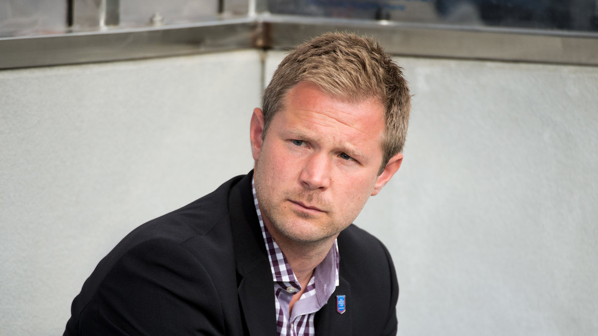 Djurgårdens tränare Magnus Pehrsson bryr sig inte särskilt mycket om AIK:s prestigevärvningar.