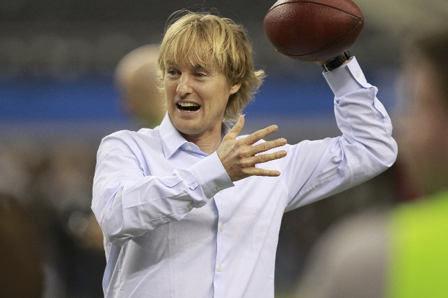 Owen Wilson inledde dagen med att kasta boll på finalarenan. Owen Wilson inledde dagen med att kasta boll på finalarenan.
