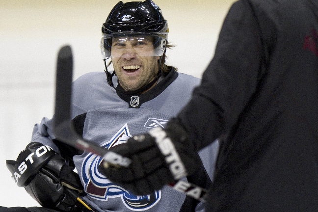 Forsberg skrattar med alla som skämtar om antalet gånger hockeystjärnan försökt sig på en comeback. 