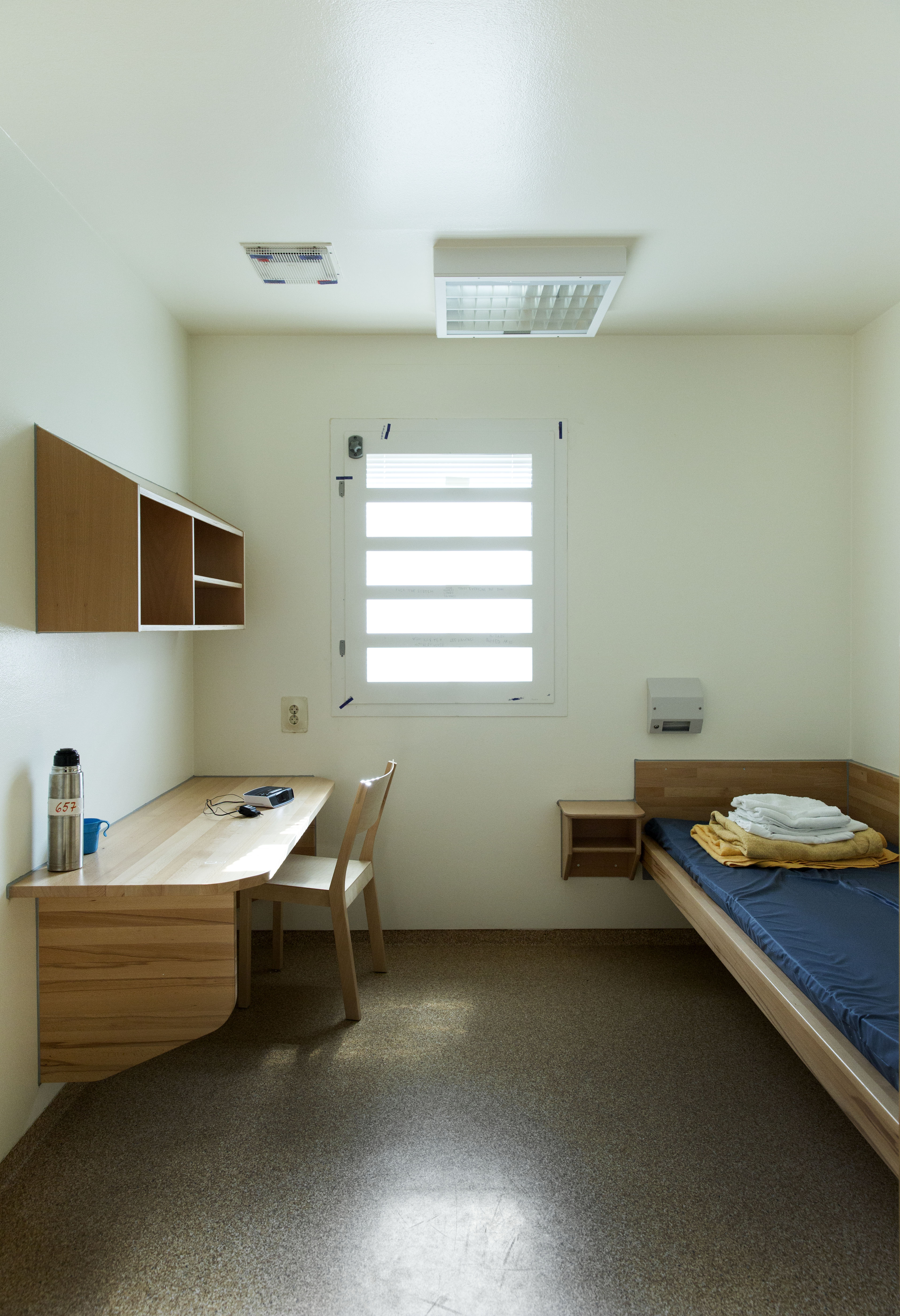 Ett exempel på en cell i på ett svenskt häkte. Detta rummet finns i Malmö.
