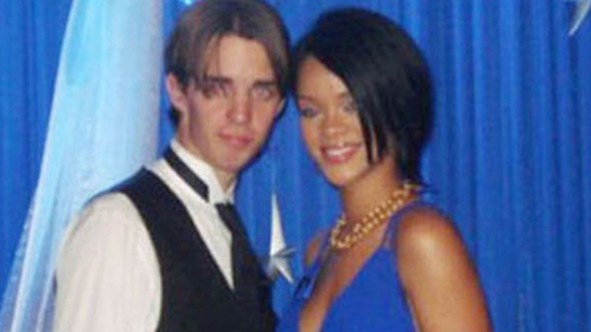Rihannas dejt för skolbalen såg inte ut som någon badboy direkt. 