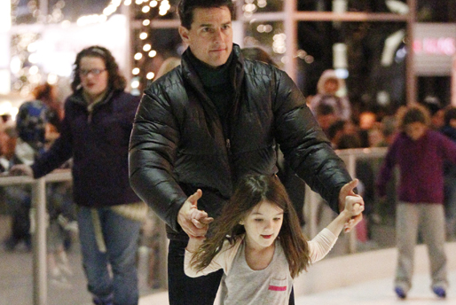 Tom Cruise med sin dotter Suri Cruise, som nu Katie kräver ensam vårdnad över.
