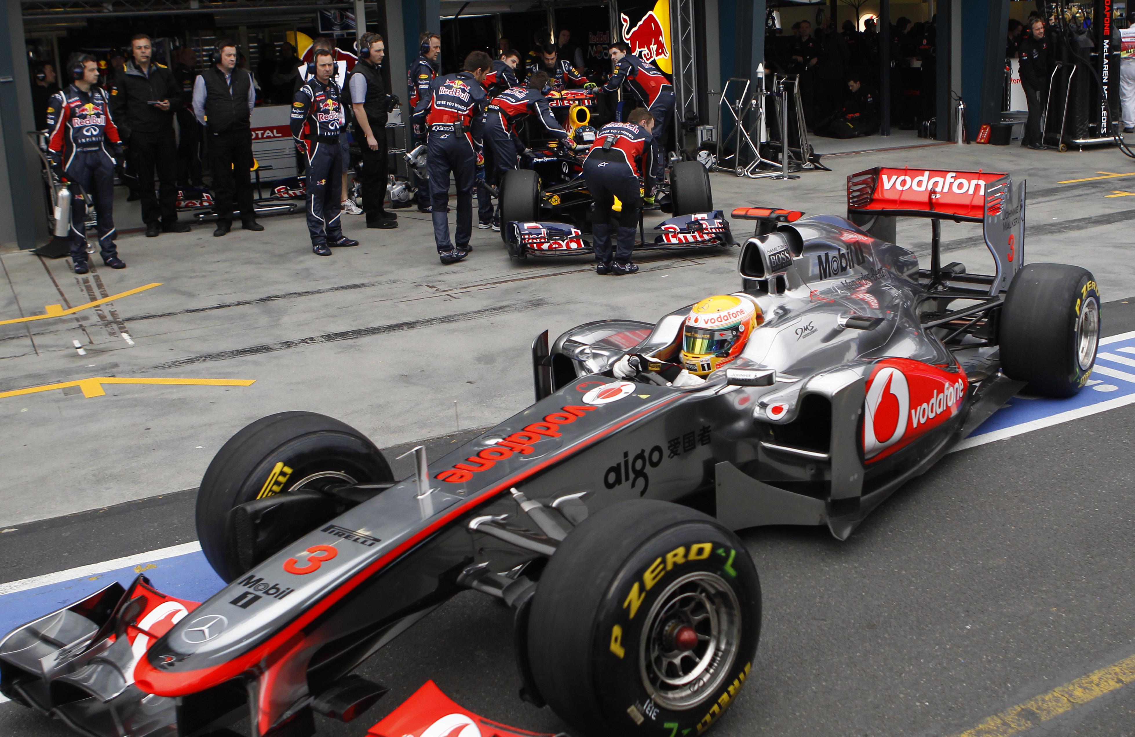 McLaren fick bygga om bilen bara dagar inför premiären i Australien, men Hamilton lyckades ändå sluta på en andraplats.