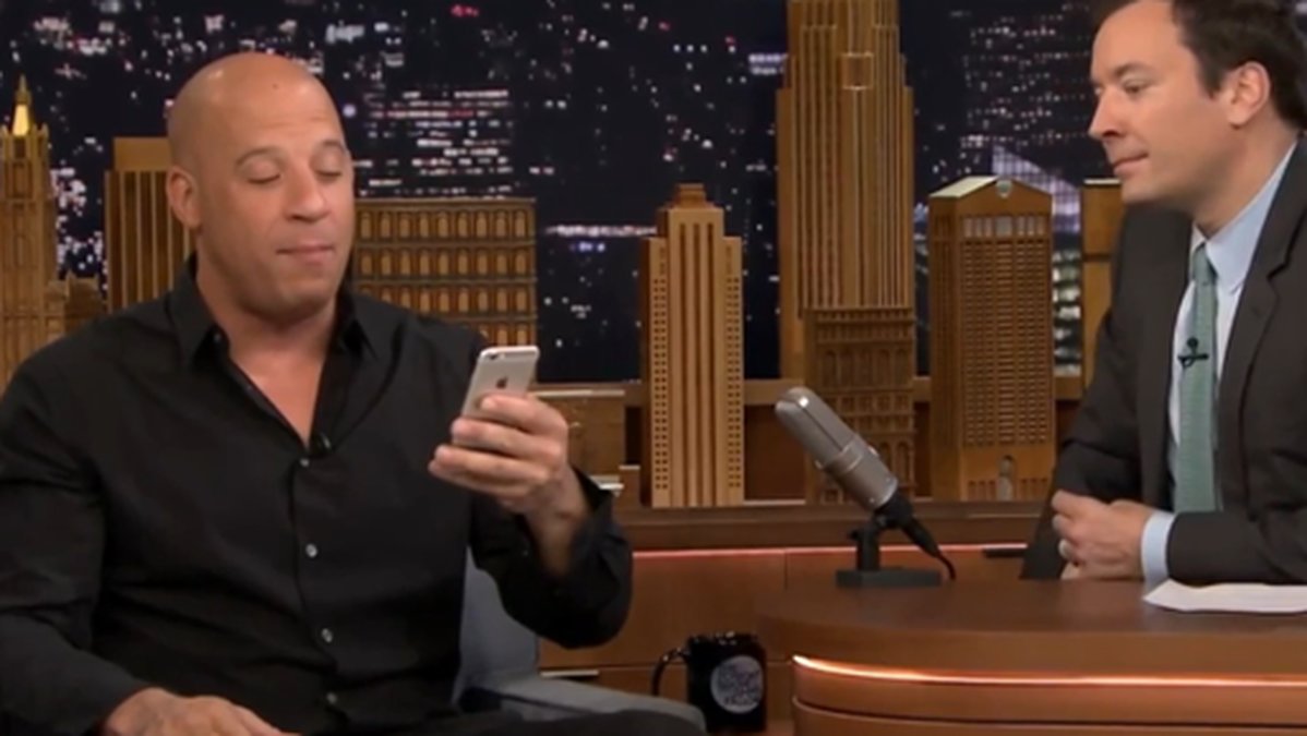 Vin Diesel läser upp ett sms från sin 7-åriga dotter.