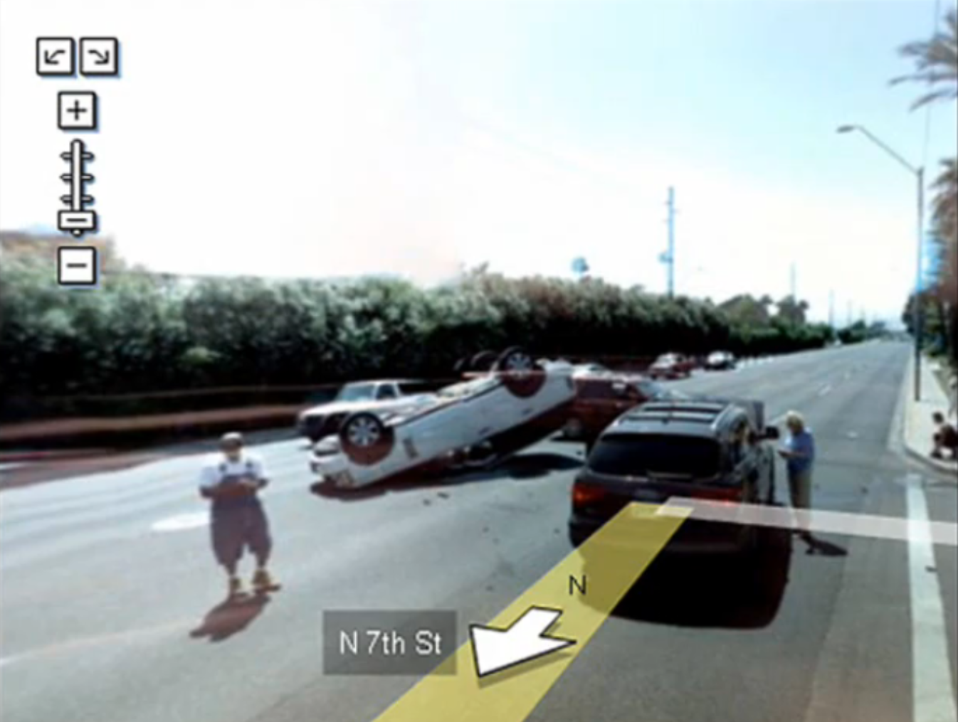 En bilolycka fotad på Google Maps.