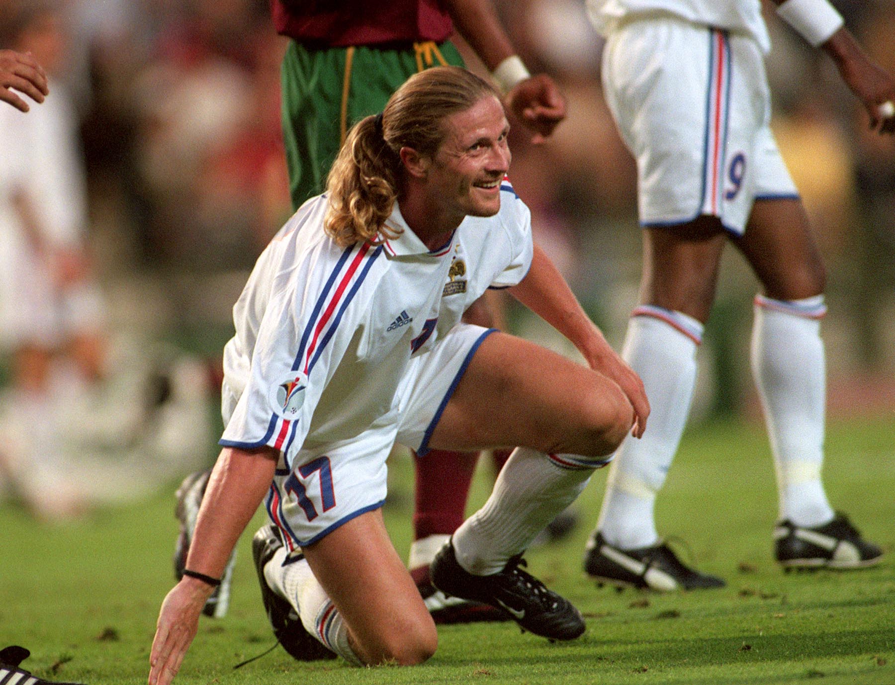 Emmanuel Petit, mannen som satte den definitiva spiken i kistan för sitt Frankrike i VM-finalen 1998, bar sitt hår med stolthet. Emmanuel Petit, mannen som satte den definitiva spiken i kistan för sitt Frankrike i VM-finalen 1998, bar sitt hår med stolthet.