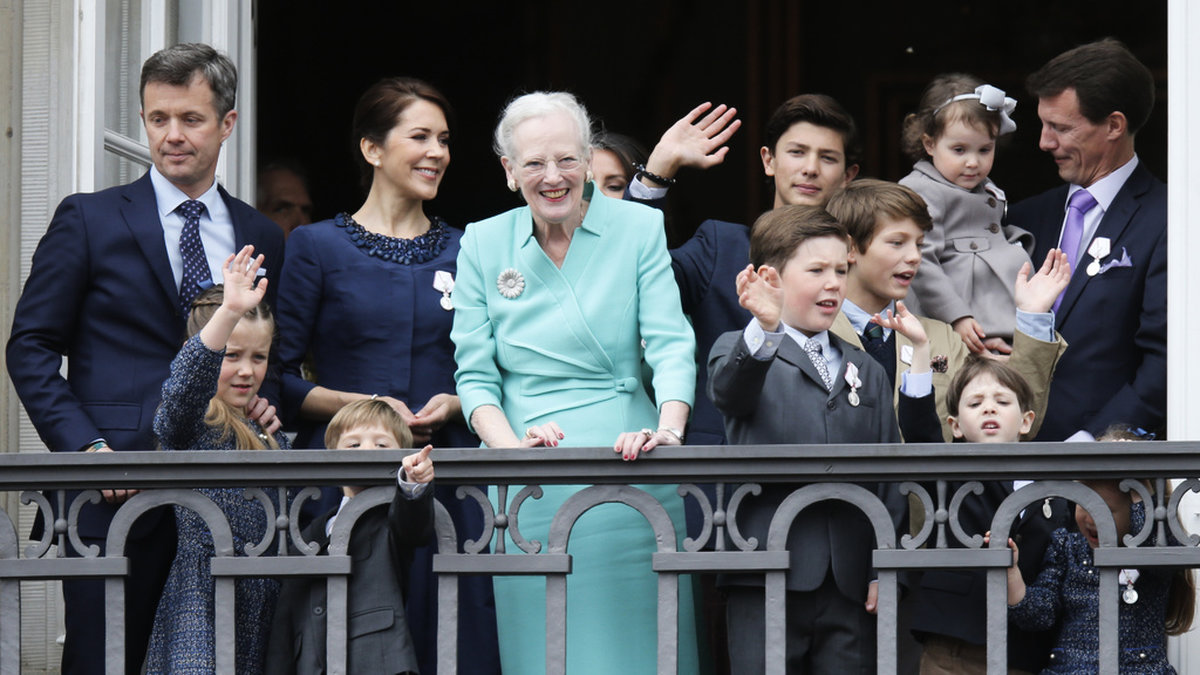 Drottning Margrethe omgiven av sin familj. Nästa år hyllas hon med en musikal. Arkivbild.