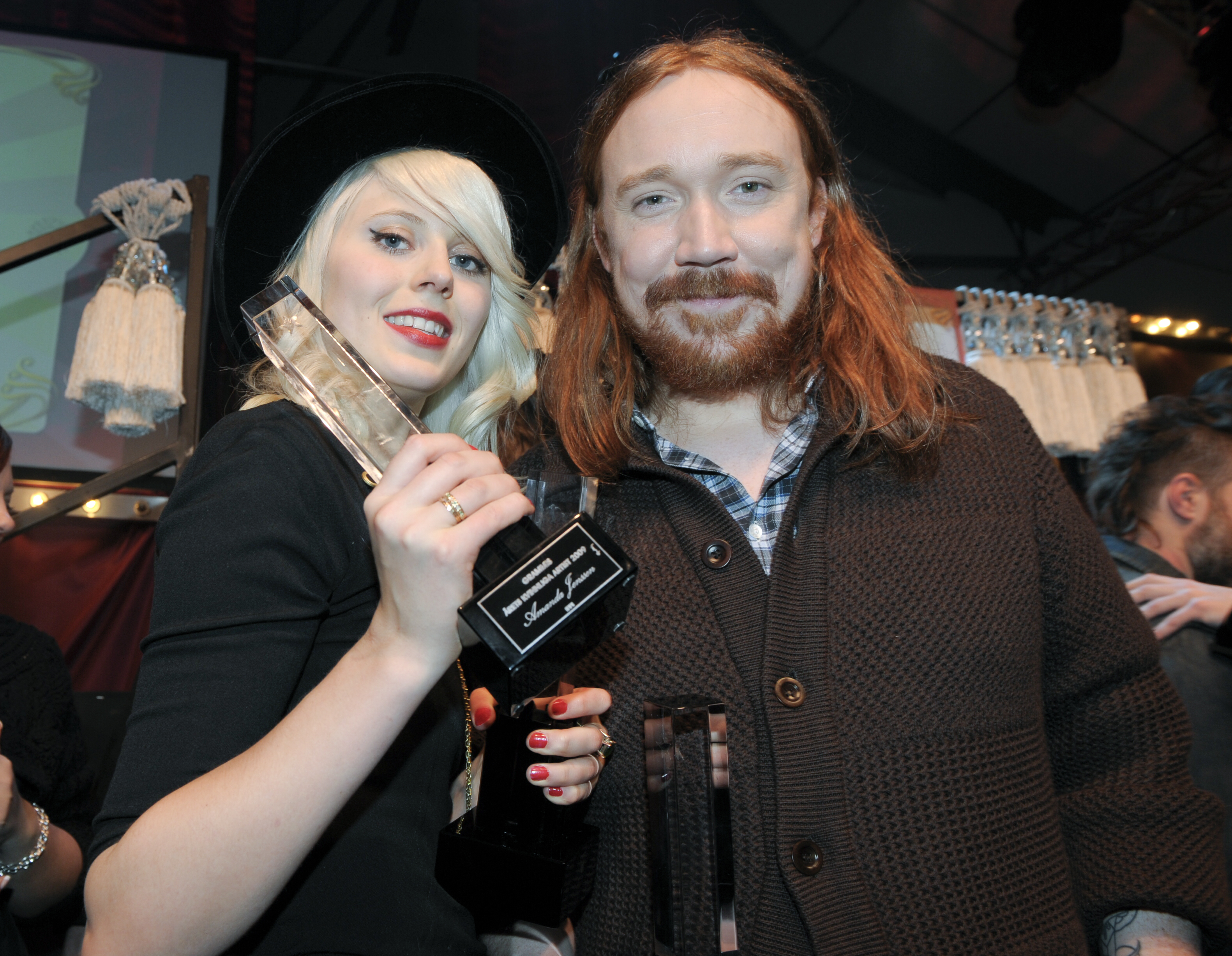 Amanda Jenssen och Lars Winnerbäck vann årets kvinnliga respektive manliga artist ifjol.