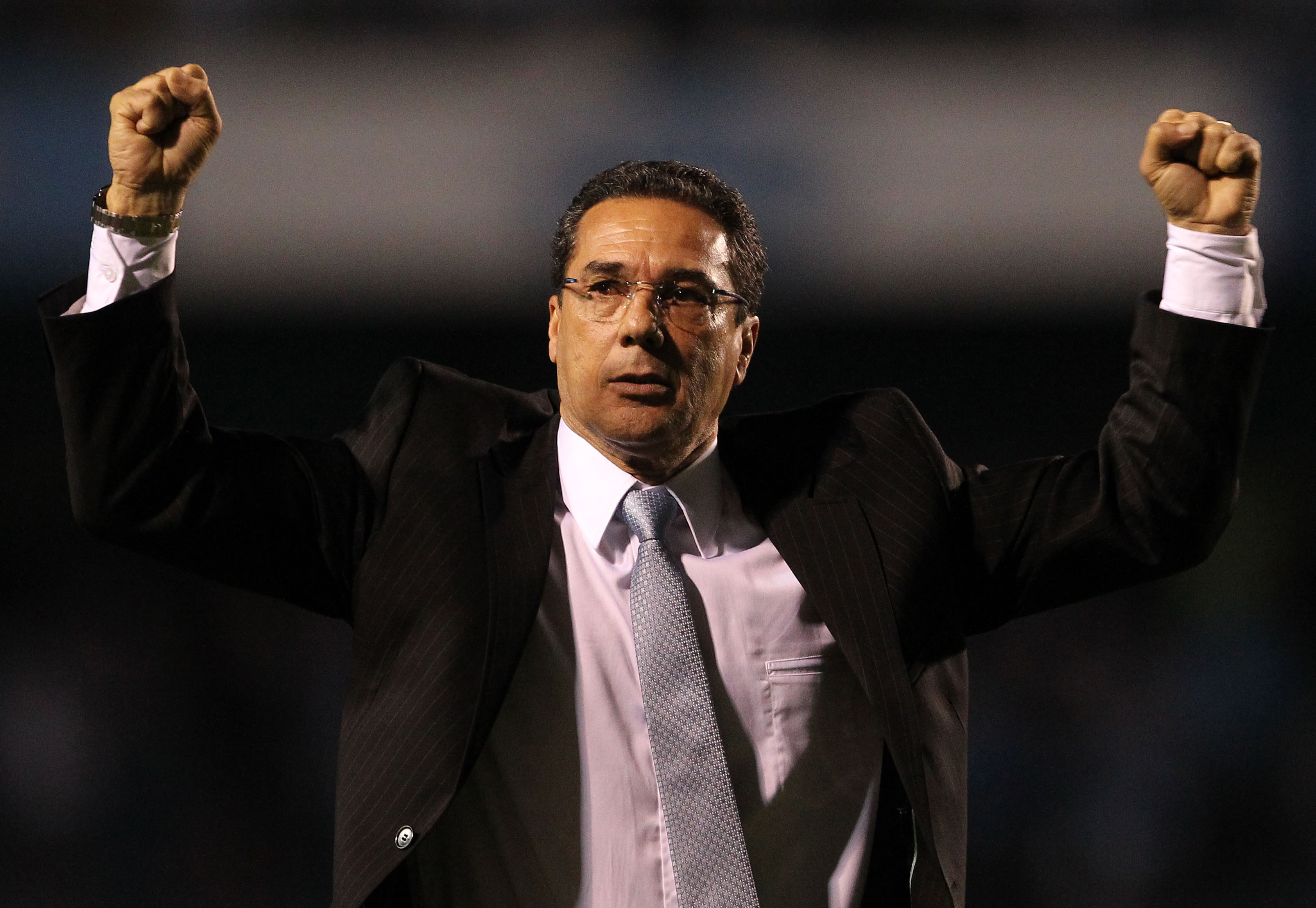 Vanderlei Luxemburgo, Grêmio 25,8 miljoner kronor per år. Vanderlei Luxemburgo, Grêmio 25,8 miljoner kronor per år.