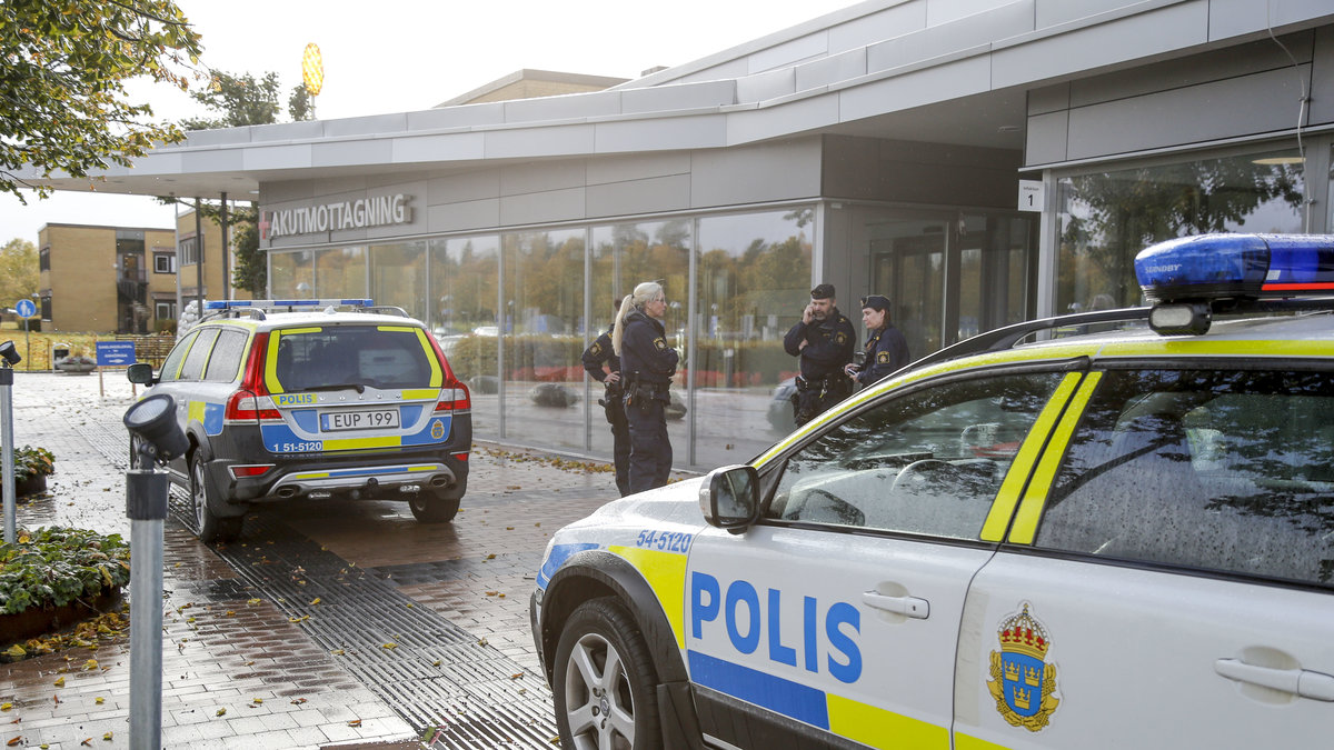 Två har avlidit på sjukhuset NÄL efter attacken i Trollhättan. 