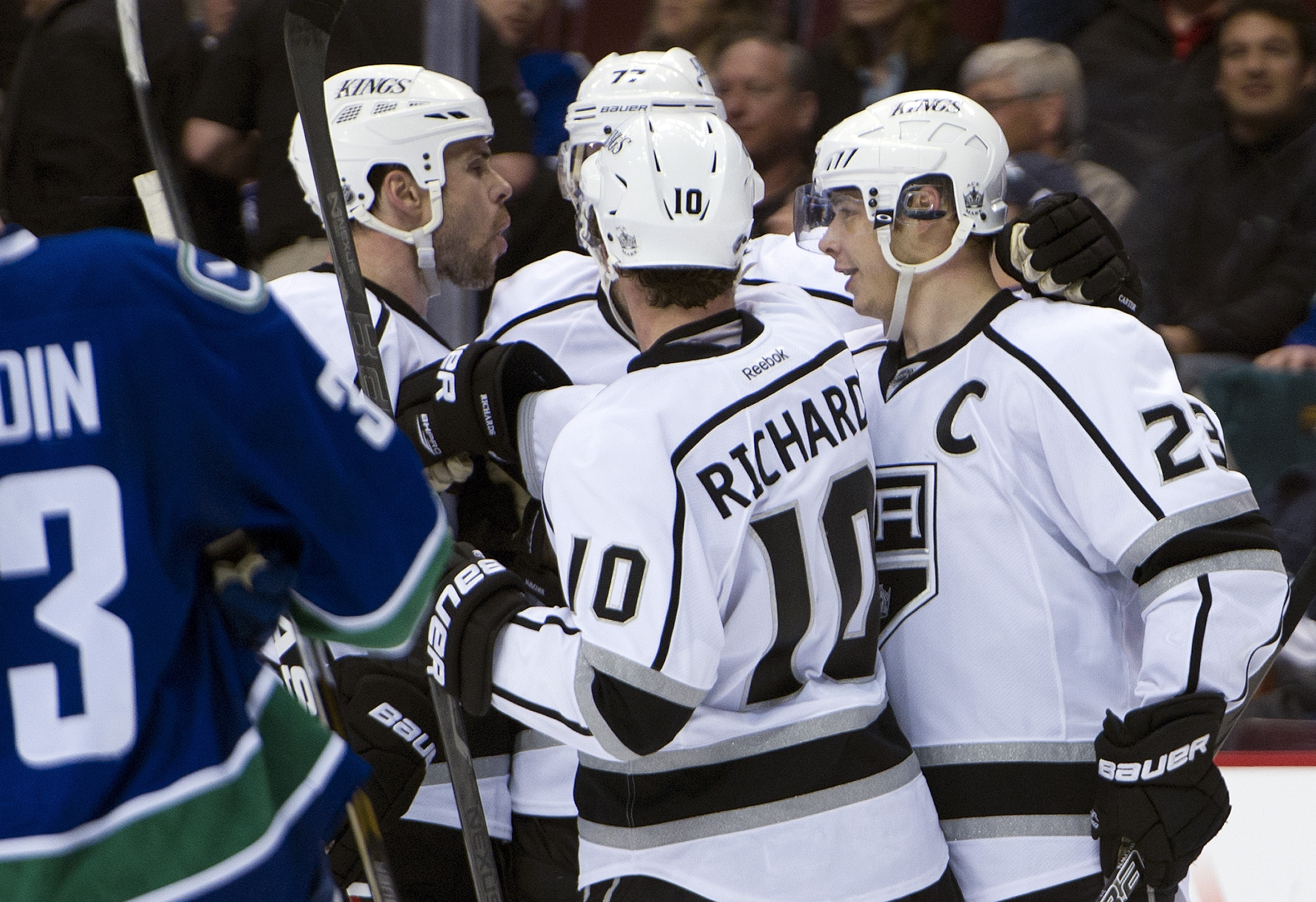 I Vancouver var det inga glada miner på tvillingarna Sedin. Los Angeles Kings kunde avgöra sent i den tredje perioden och ta en tung bortaseger. Ett resultat som svenske förbundskaptenen Pär Mårts inte kommer ha något emot. I Vancouver var det inga glada miner på tvillingarna Sedin. Los Angeles Kings kunde avgöra sent i den tredje perioden och ta en tung bortaseger. Ett resultat som svenske förbundskaptenen Pär Mårts inte kommer ha något emot.