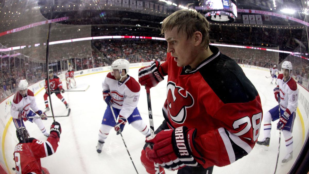 New Jersey Devils backjätte Anton Volchenkov uppges vara den tredje NHL-spelaren på väg till CSKA.