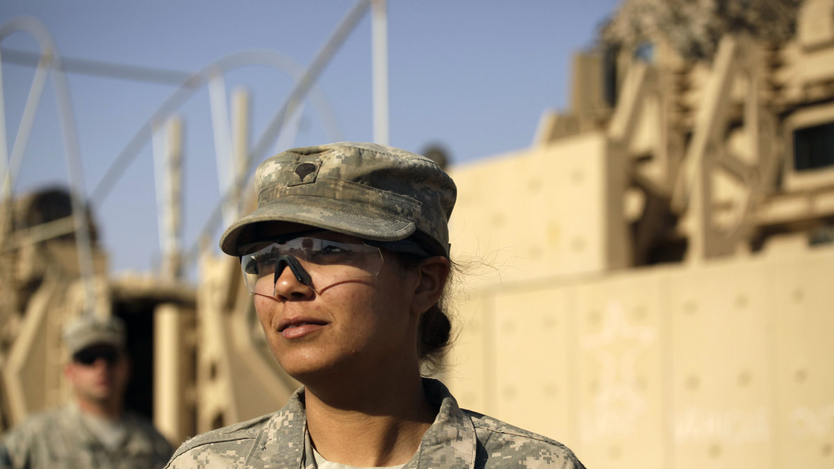 En kvinnlig soldat i Irak.