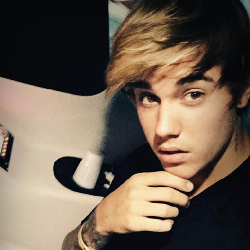 Bieber har färgat tillbaka till sin tidigare hårfärg. Trist tycker vi! Bieber har färgat tillbaka till sin tidigare hårfärg. Trist tycker vi!