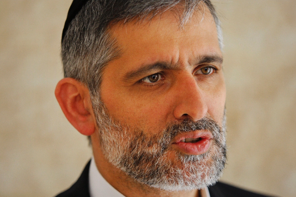 "Landet tillhör oss, den vite mannen", säger inrikesminister Eli Yishai.