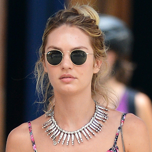 Candice Swanepoel i runda solglasögon. Candice Swanepoel i runda solglasögon.