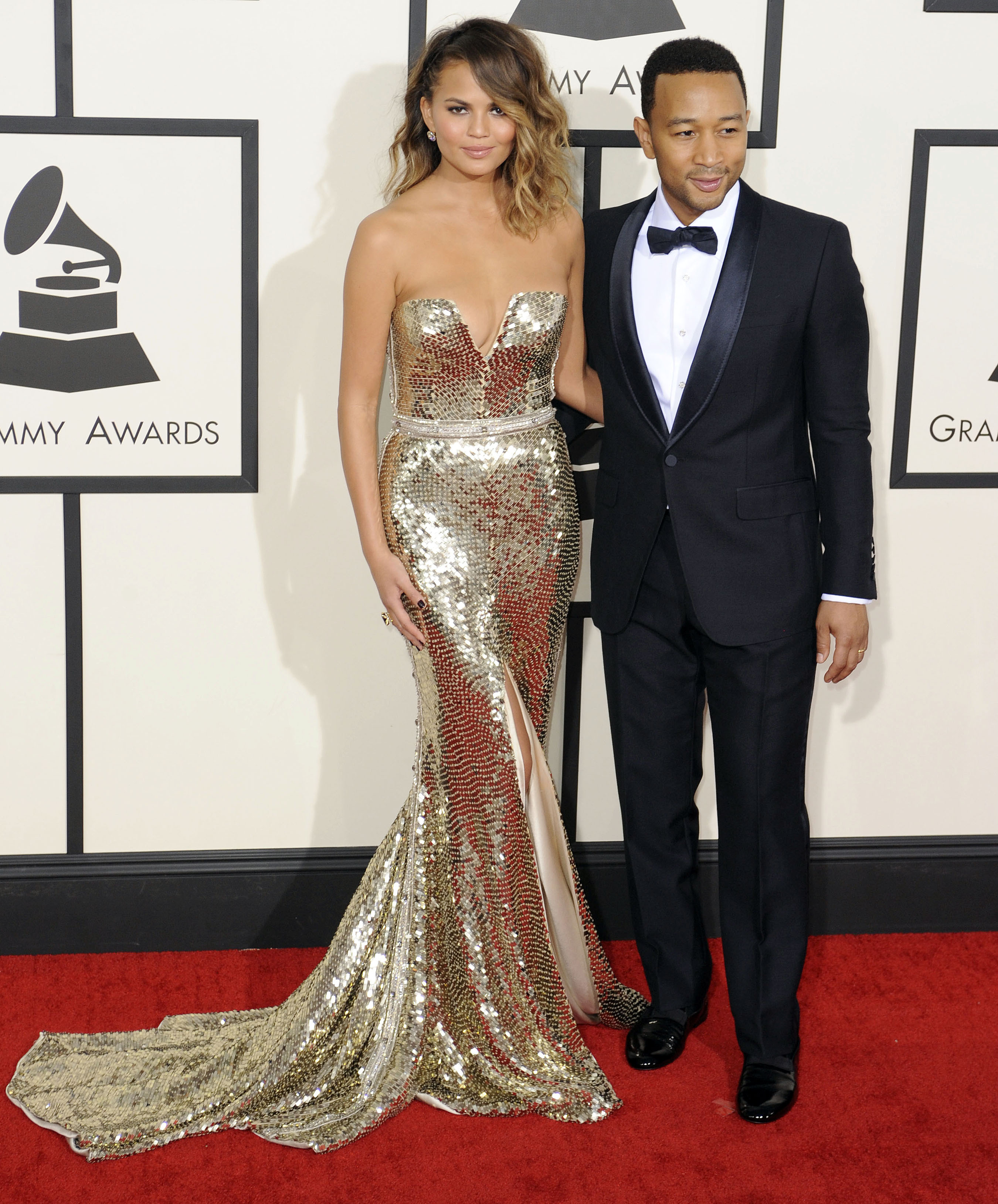 En stilig och prydlig John Legend med en fantastisk Chrissy Teigen som skulle kunna tjänstgöra som Oscars-statyett. En stilig och prydlig John Legend med en fantastisk Chrissy Teigen som skulle kunna tjänstgöra som Oscars-statyett.