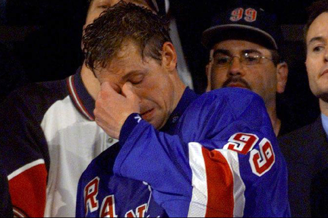 Tårarna flödade när Gretzky lade skridskorna på hyllan.