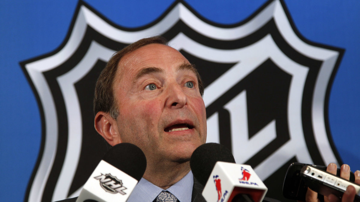 NHL-chefen Gary Bettman anser att spelarnas krav är orimliga.