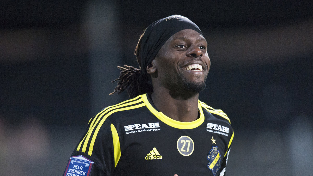 Mutumba spelar för AIK.
