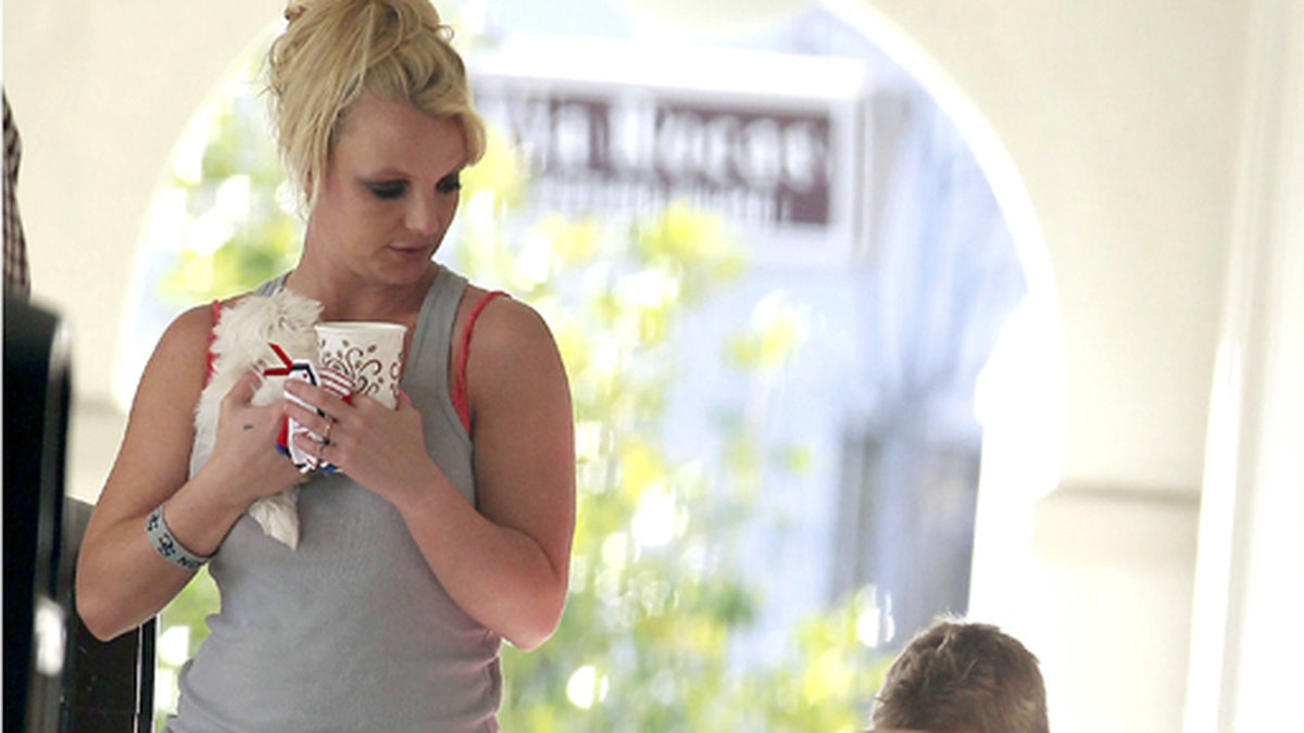 Britney Spears glömde ta på sig långbyxor.