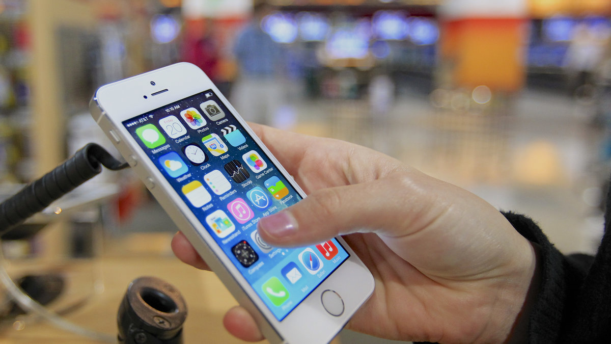iPhone 5S kommer med en särskild fingeravtrycksavläsare som gör att du inte behöver kodlås.