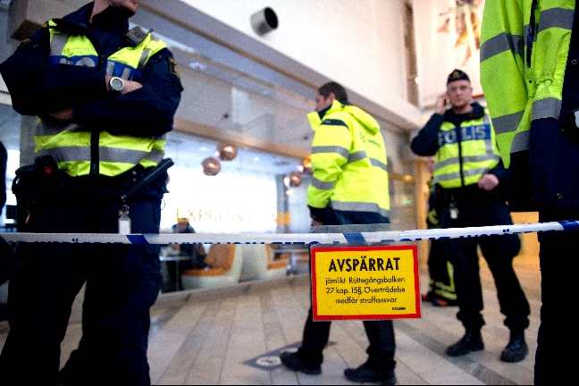 Ett hot ska ha ringts in till Swedavia, som driver flygplatsen.