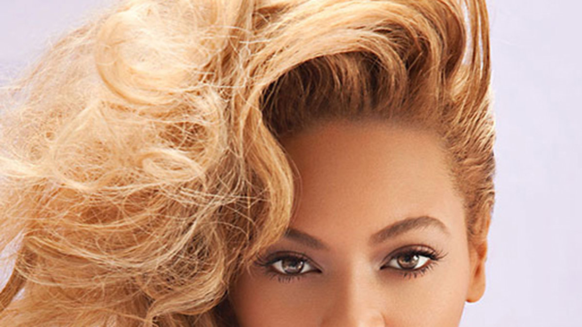 Beyoncé poserar i färgsprakande smycken för Flaunt.