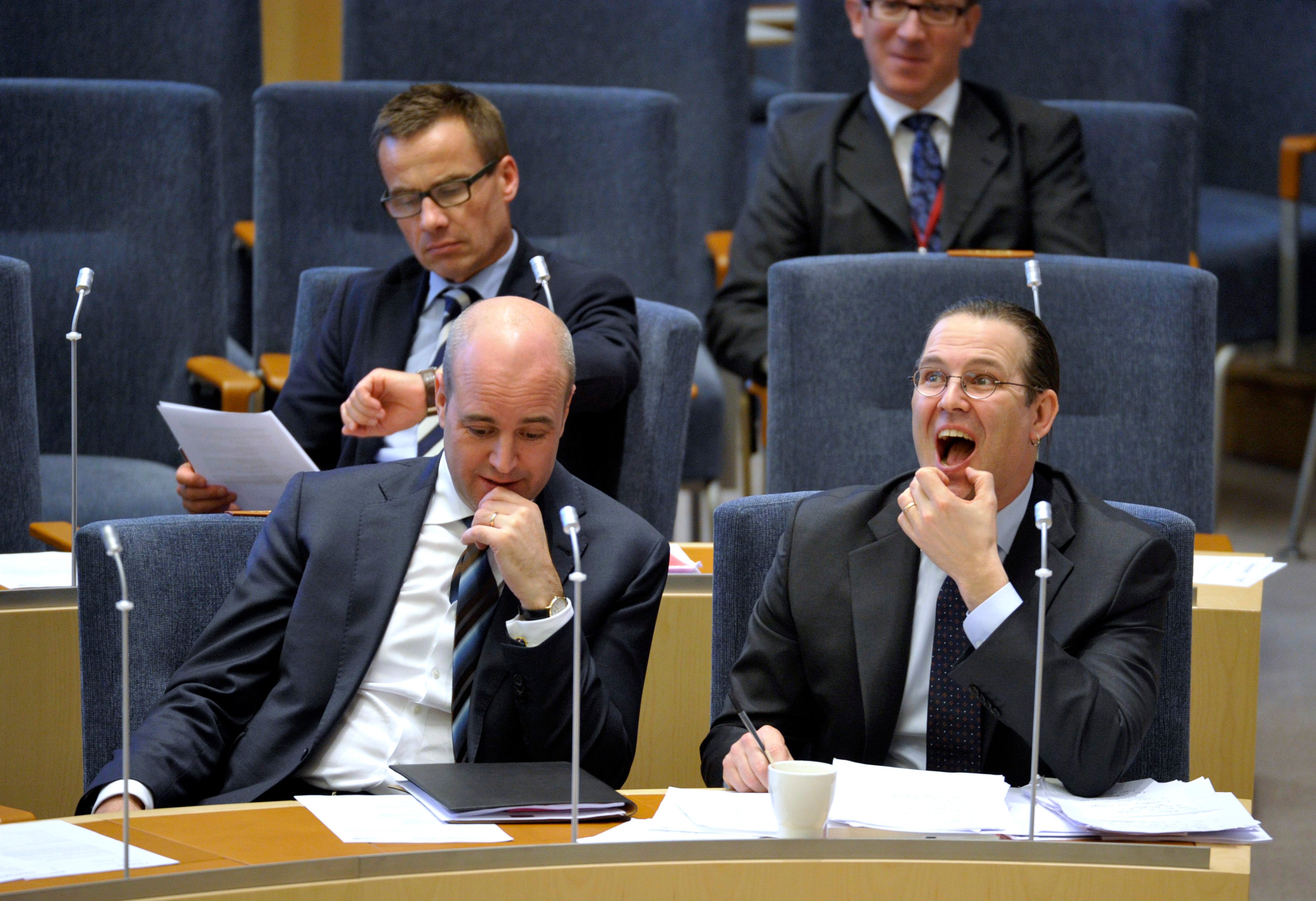 Statsminister Fredrik Reinfeldt (m) och finansminister Anders Borg (m) under budgetdebatten i riksdagen.