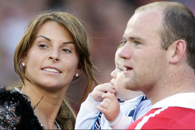 Coleen och Wayne Rooney firar ligaguldet tillsammans. Coleen och Wayne Rooney firar ligaguldet tillsammans.