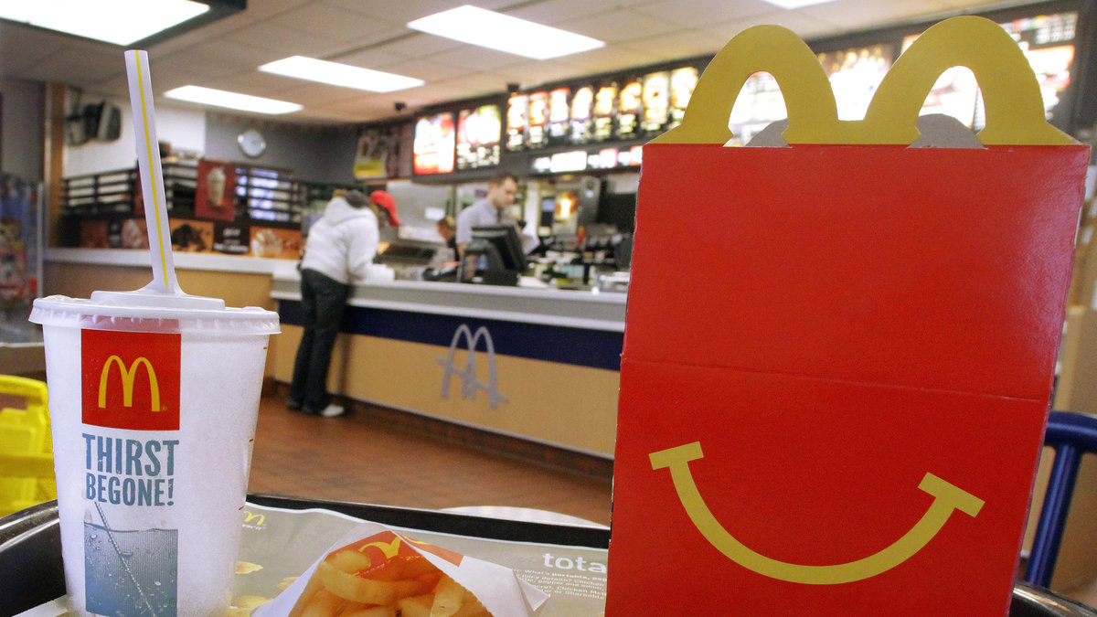 En bild på ett Happy Meal från McDonald's.