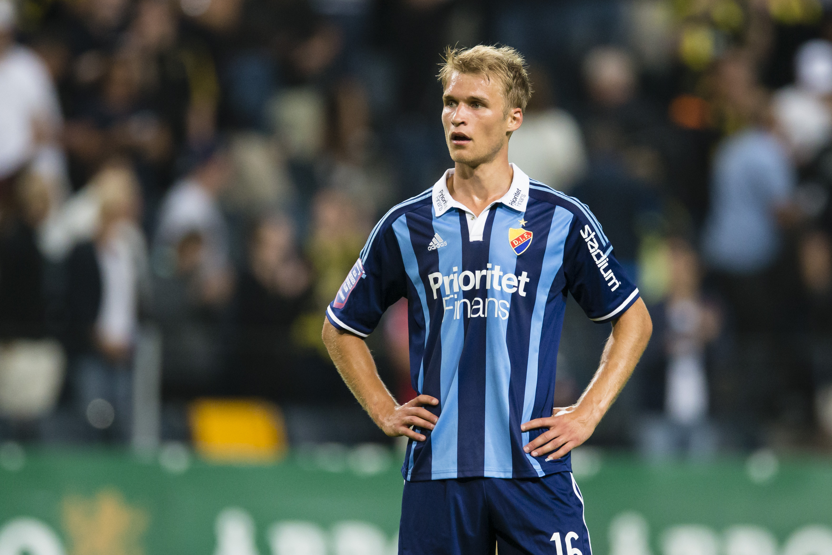 14. Sebastian Andersson i Djurgården ser inte så glad ut. Men han tjänade 997 500 kronor i fjol. 14. Sebastian Andersson i Djurgården ser inte så glad ut. Men han tjänade 997 500 kronor i fjol.
