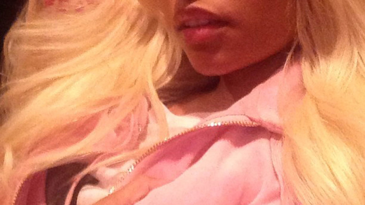 Nicki Minaj njuter av sina egna behag. 
