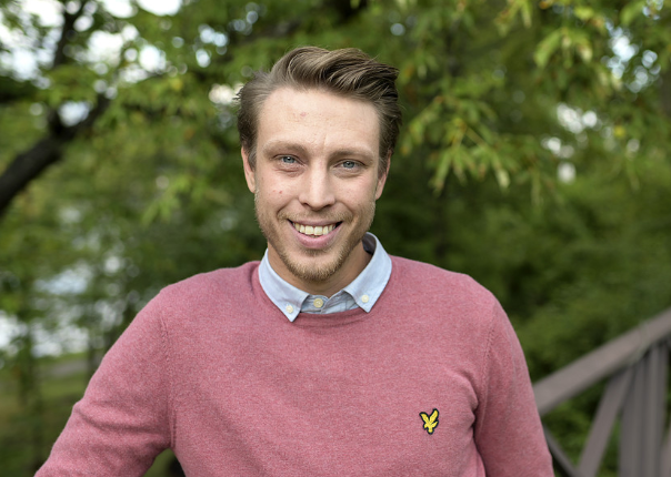 22 dating en 19 år gammal kille läsa Online Dating profiler