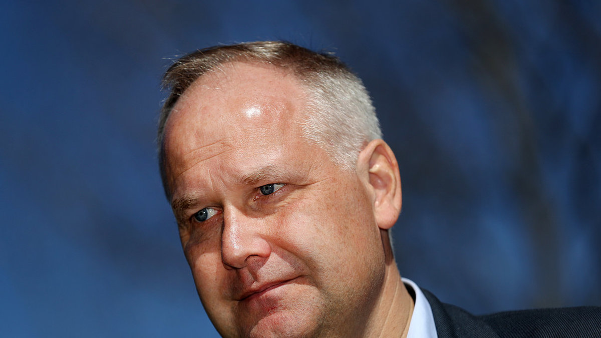 Vänsterledaren Jonas Sjöstedt kallar attacken för "vidrig feghet".