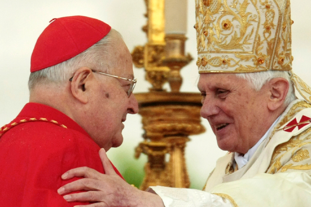 Kommer han nu ta tillbaka sitt riktiga namn, Joseph Ratzinger?
