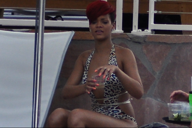 Rihanna njuter av solen på Hard Rock Hotel i Las Vegas. 
